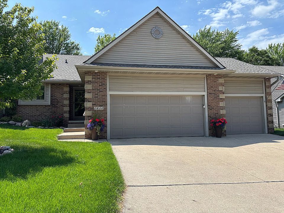 4 Bed, 3 Bath, 3 XLg Car 
