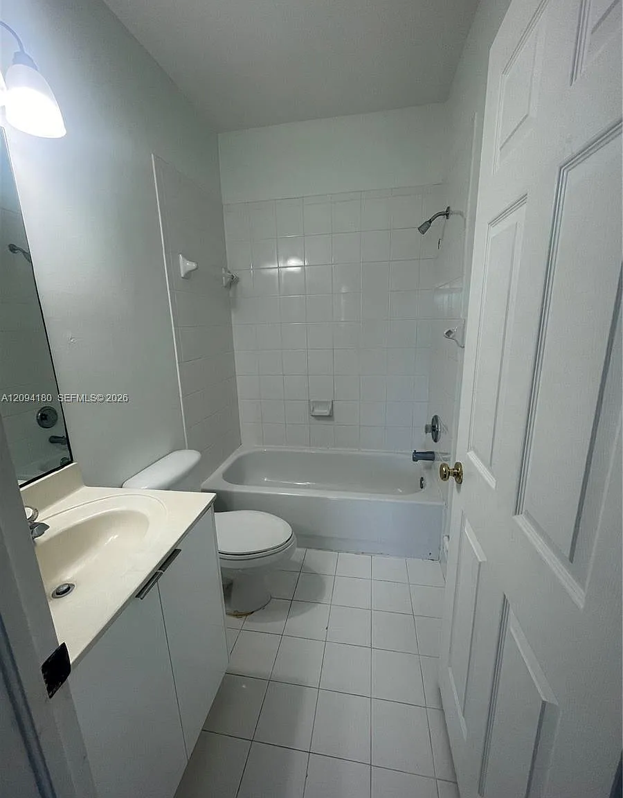 3 bed, 2.5 bath, 1370 sqft, $2,900 — Photo 1