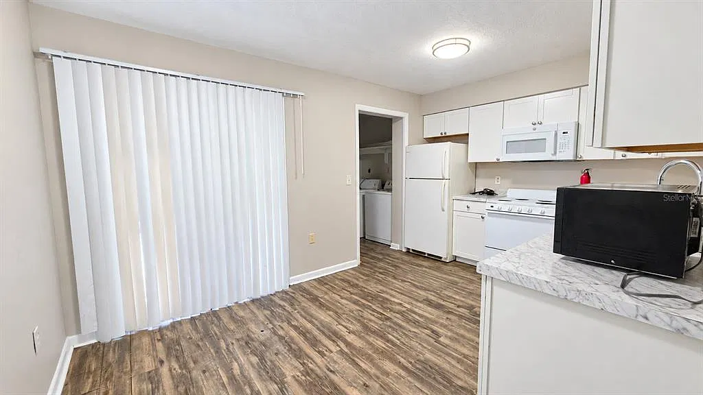 2 bed, 1.0 bath, 870 sqft, $1,300 — Photo 4
