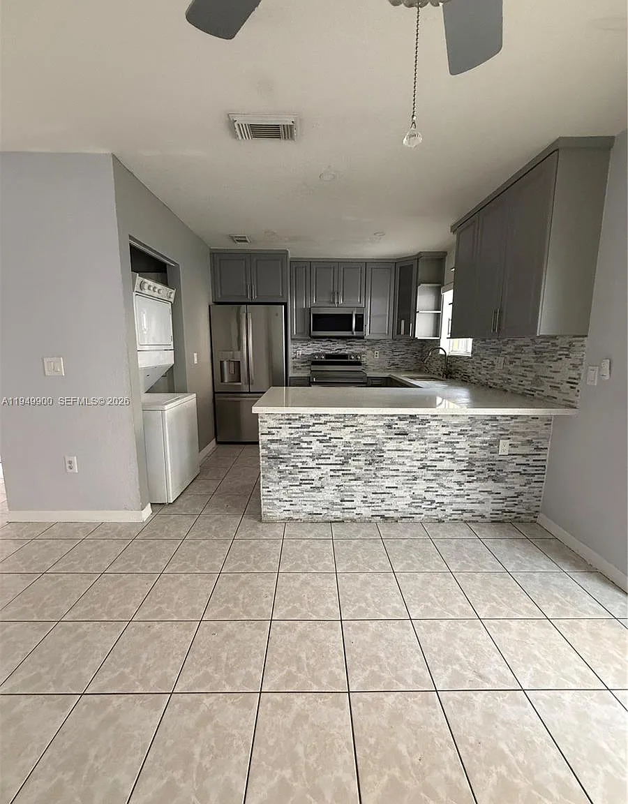3 bed, 2.0 bath, $2,850 — Photo 3