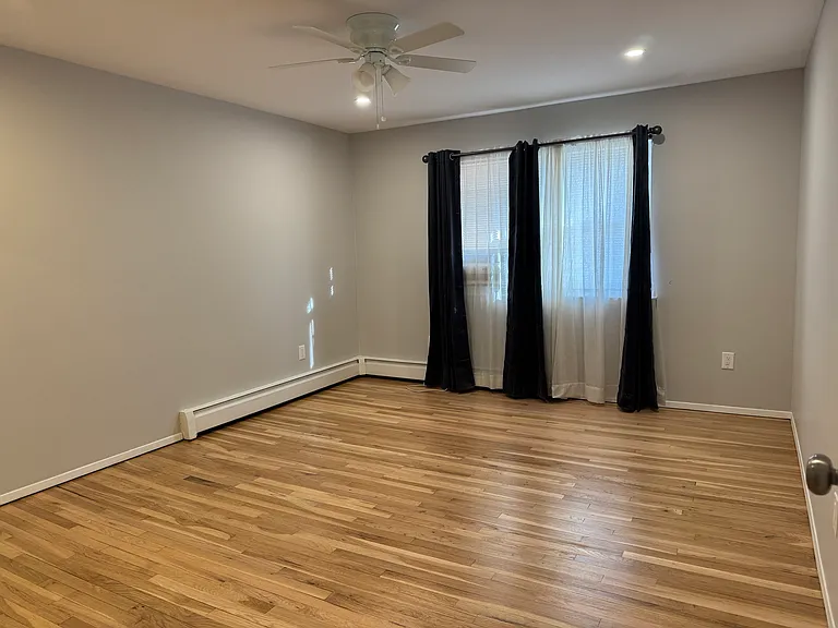 292 Hoover Ave #6 — Photo 4