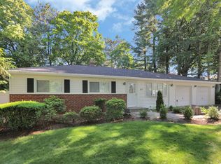 89 Wyoming Rd, Paramus, NJ 07652