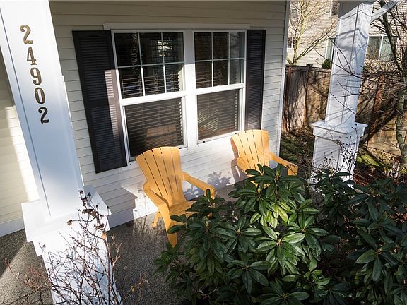 South facing covered front porch - nice on a sunny day!