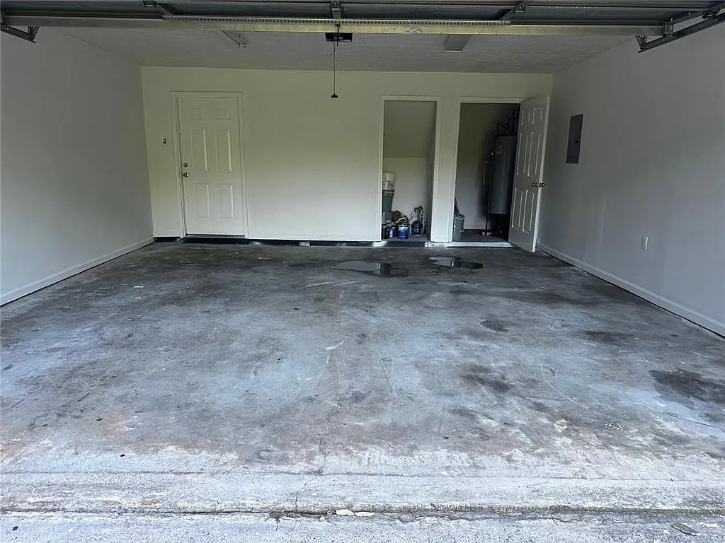 5 bed, 2.0 bath, 2159 sqft, $2,700 — Photo 3