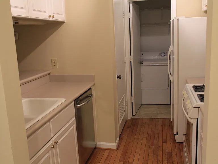 1504 Tuxworth Cir — Photo 13