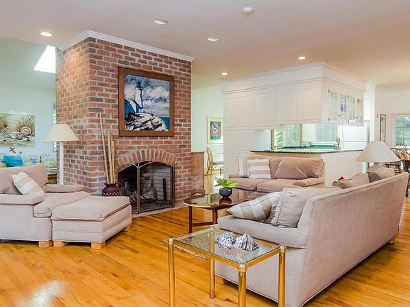 3rd image of 21 Bayberry Ln