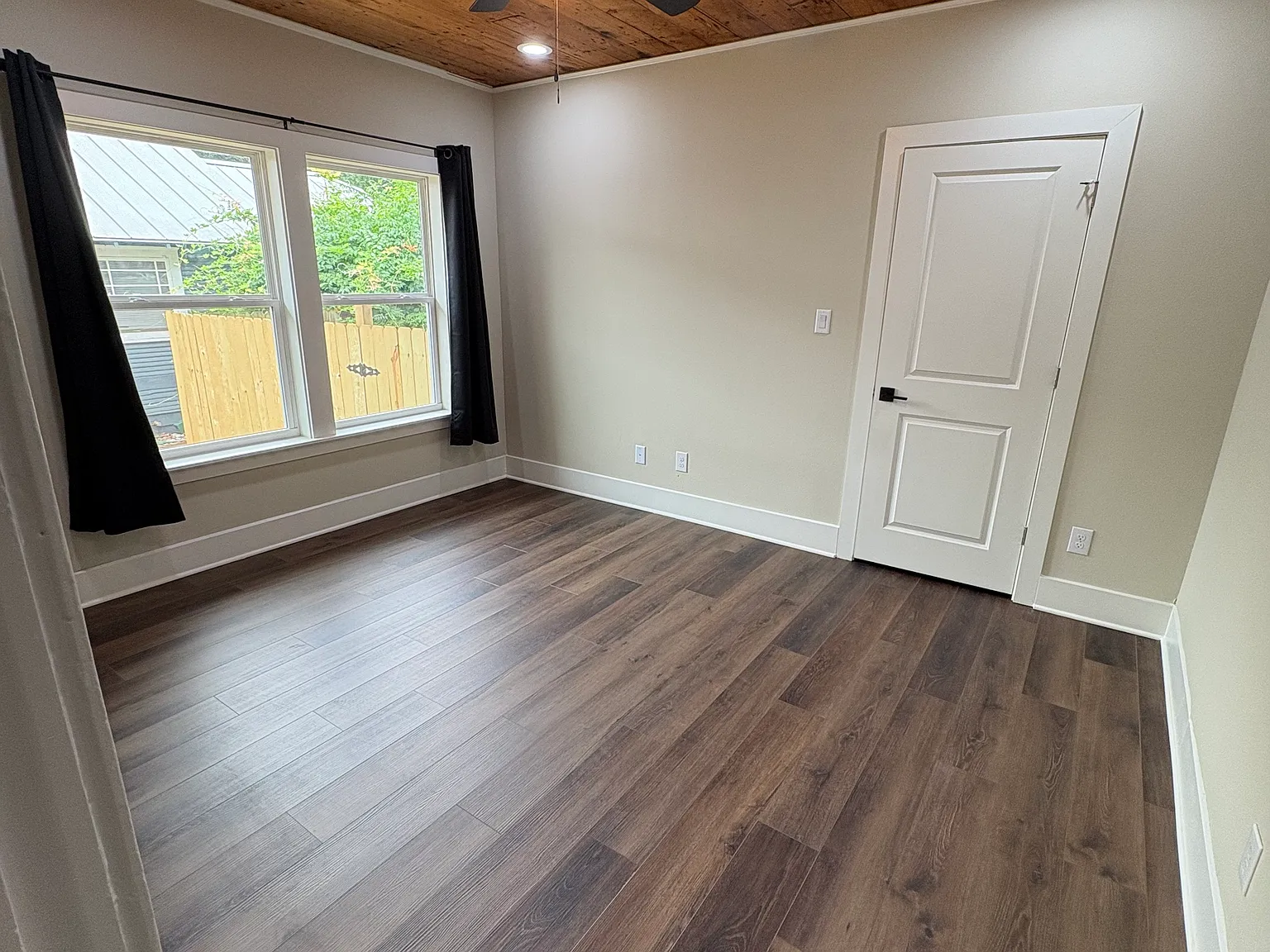 7 bed, 2100 sqft, $14,700 — Photo 3
