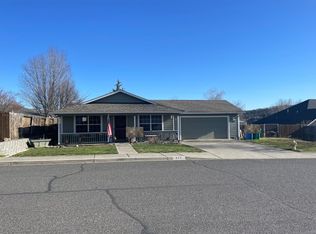 977 Ridgeview Dr, Eagle Pt, OR 97524