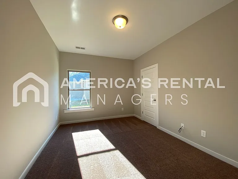 215 White Oak Cir — Photo 28