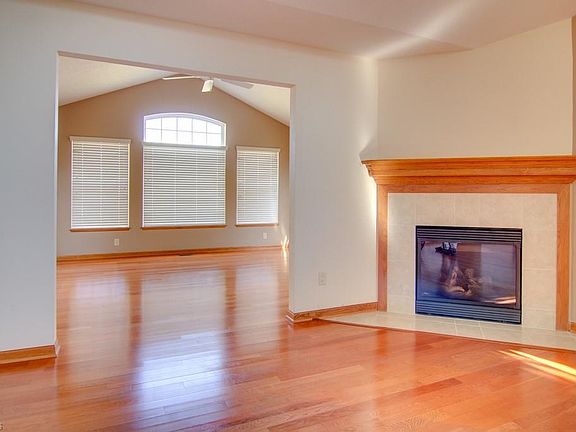 5th image of 3422 River Rock Dr
