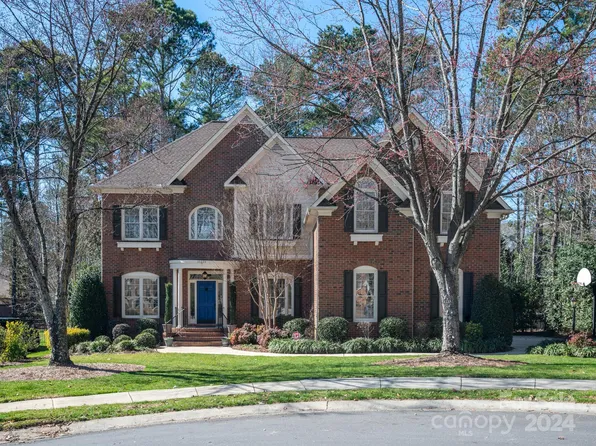 10239 Hazelview Dr, Charlotte, NC 28277