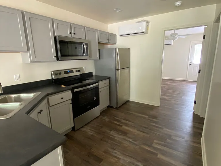 1314 Poplar St E — Photo 4