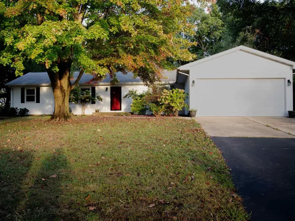 3922 E Lake Shore Dr, Taylorville, IL 62568