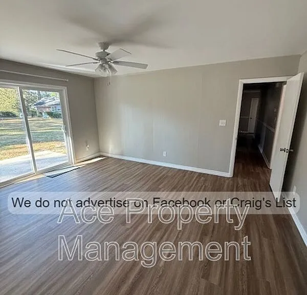 643 Wakefield Dr — Photo 3