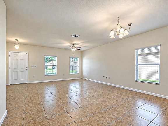 5th image of 116 Amherst Ln