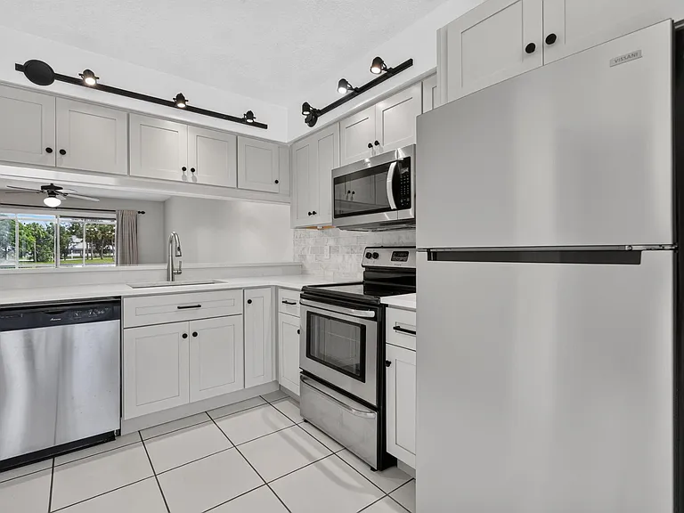 6254 Riverwalk Ln #5 — Photo 7