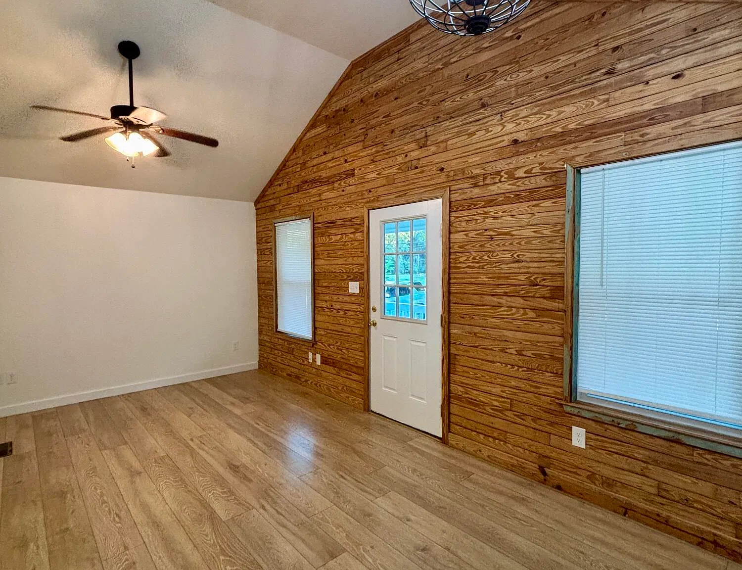 2 bed, 1.0 bath, 720 sqft, $1,200 — Photo 2
