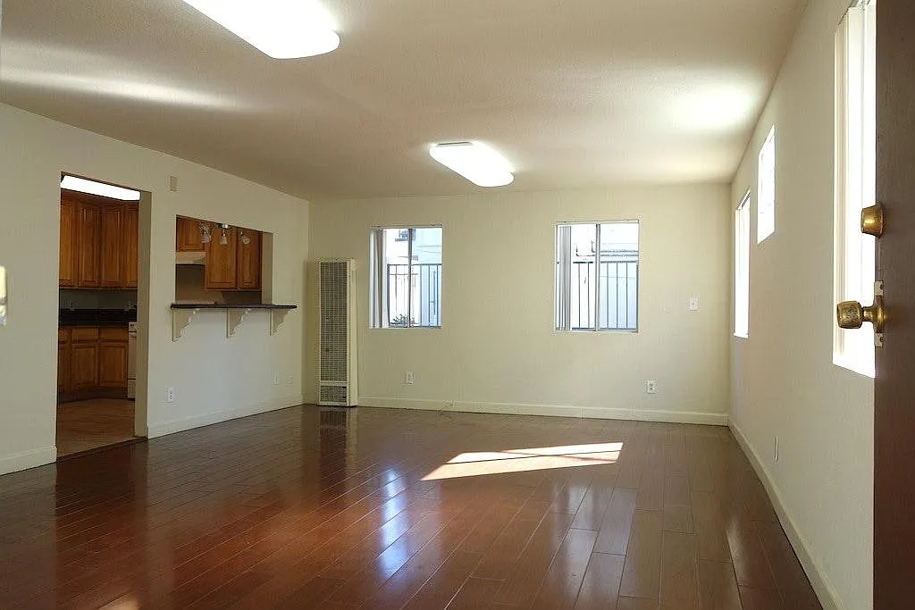 4 bed, 1600 sqft, $4,750 — Photo 1