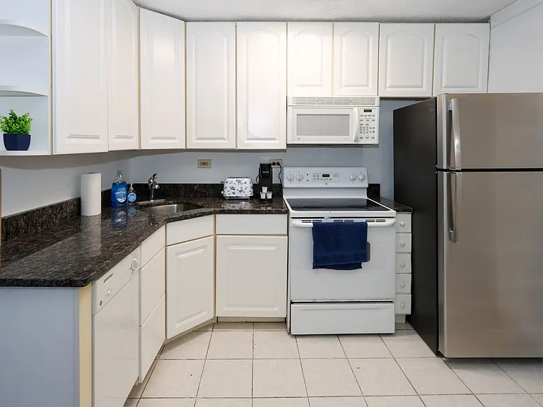 300 Peachtree St NE #23C — Photo 4
