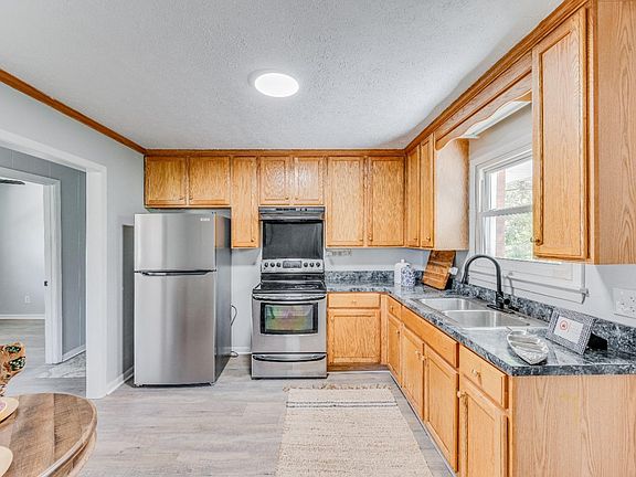 5th image of 1324 Gilmore Cir