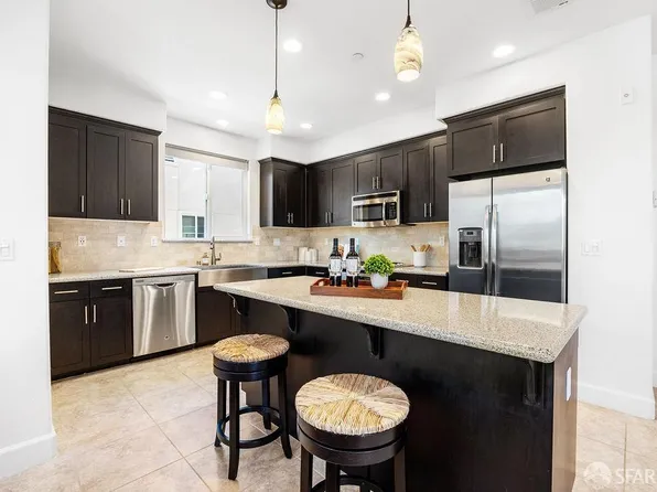 5453 Iron Horse Pkwy, Dublin, CA 94568