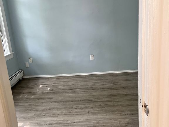 5th image of 81 Oxford Ave APT 1