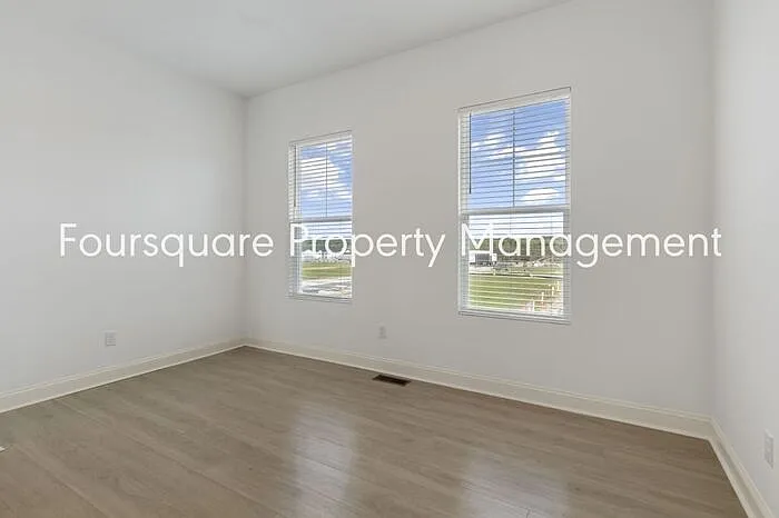 1424 Grove Village Rd — Photo 16
