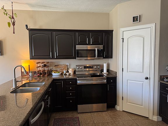4th image of 1009 W Village Bend Ln