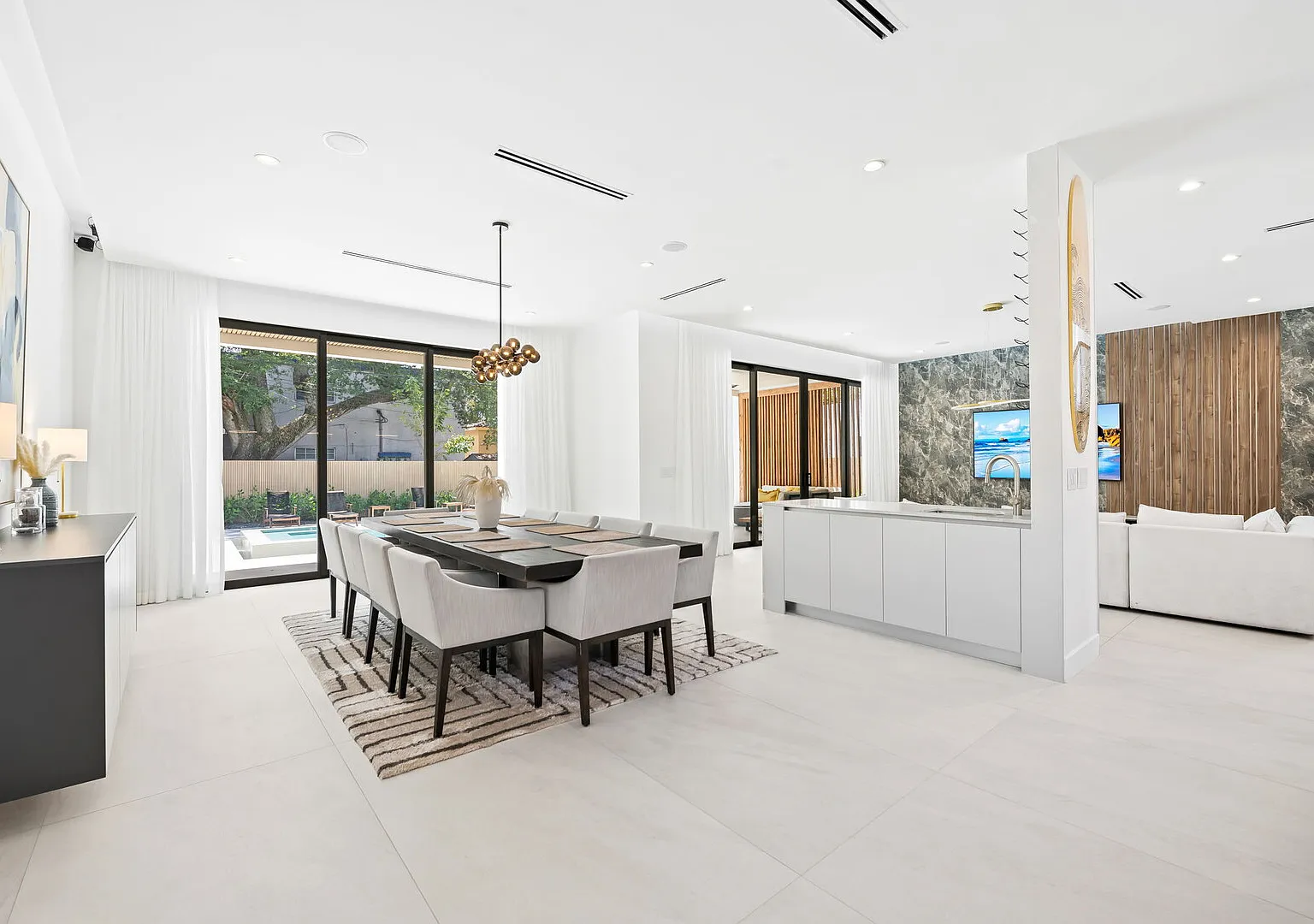 5BR Modern Home Heated Pool Steps to Las Olas — Photo 4