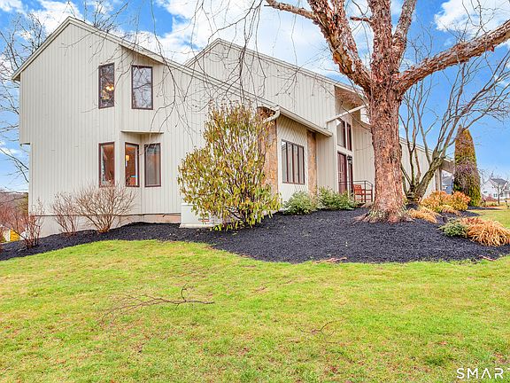 3rd image of 8 Lomartra Lane