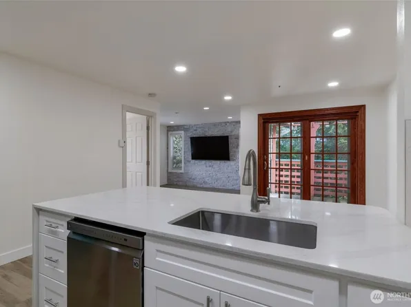 6835 NE 153rd Pl, Kenmore, WA 98028