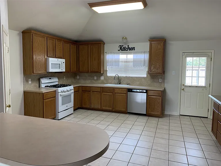 21506 Misty Isle Ct — Photo 7
