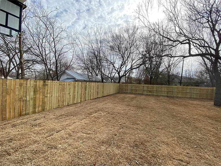 104 E Forest Ave — Photo 16