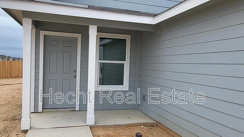 4 bed, 2.0 bath, 1627 sqft, $1,650 — Photo 3