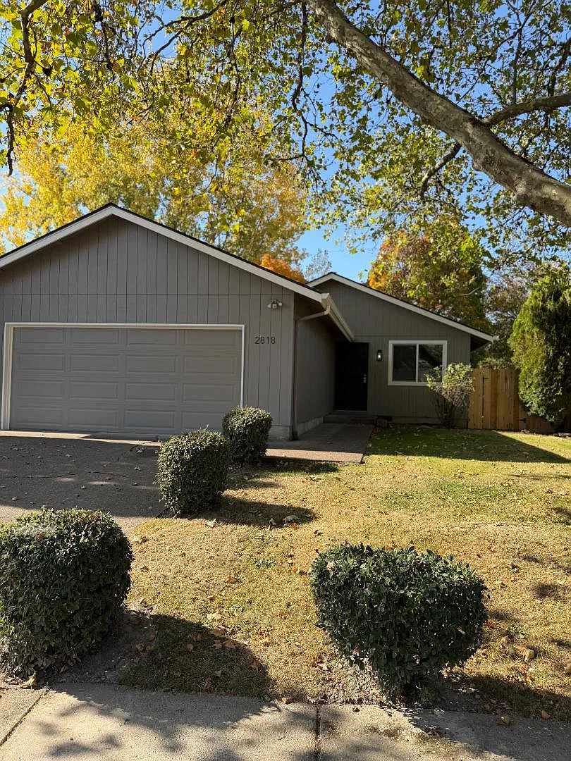 2818 SE Glenn St — Photo 1