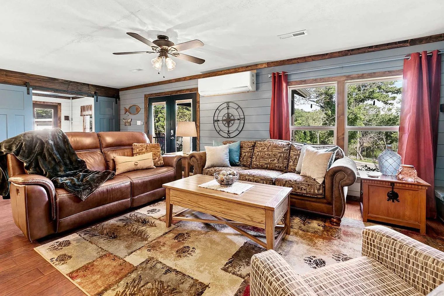 4 bed, 2.0 bath, 2098 sqft, $7,897 — Photo 3