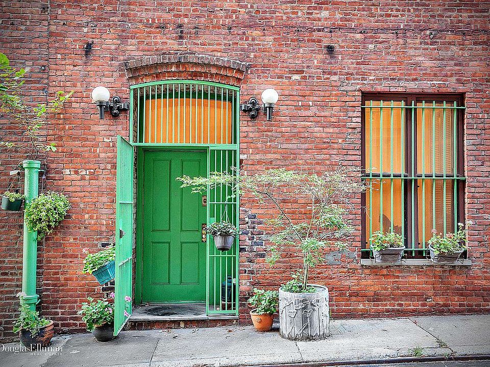 1st image of 28 Old Fulton St #Thd