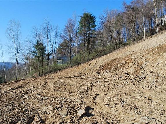 2nd image of 1527 Hidden Valley Dr