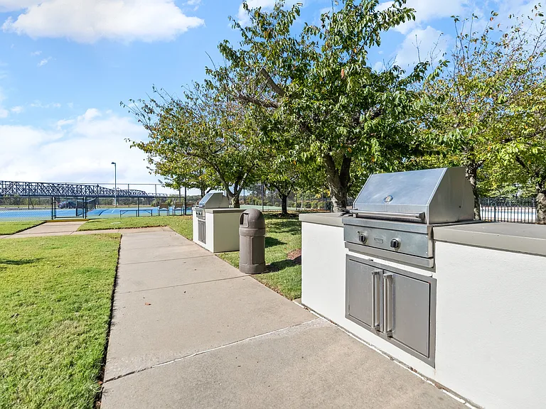 655 S Riverside Dr #104 — Photo 23