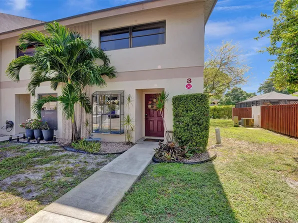 2700 S Oakland Forest Drive #301, Oakland Park, FL 33309