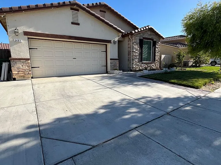 2487 N Mountainside Dr — Photo 4