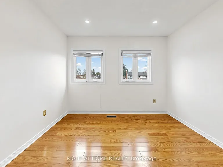 86 Howlett Ave — Photo 37