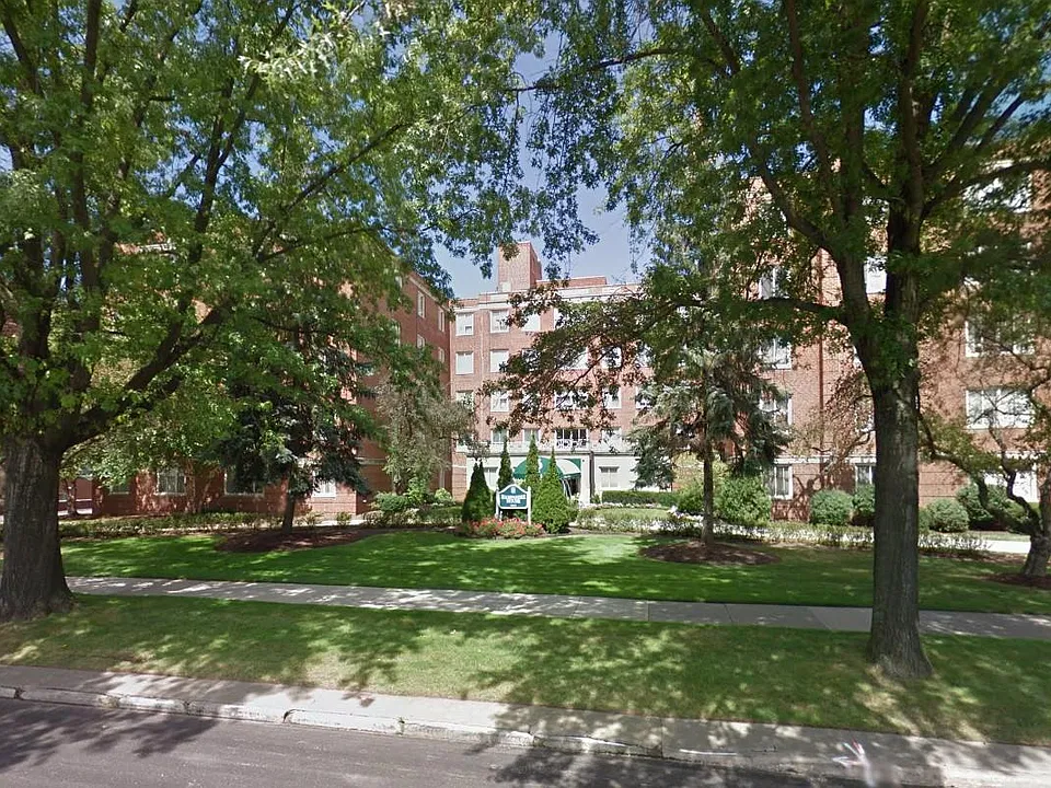 19425 Van Aken Blvd #401