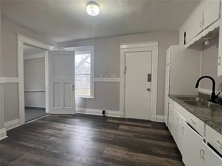 445 Flint St — Photo 14