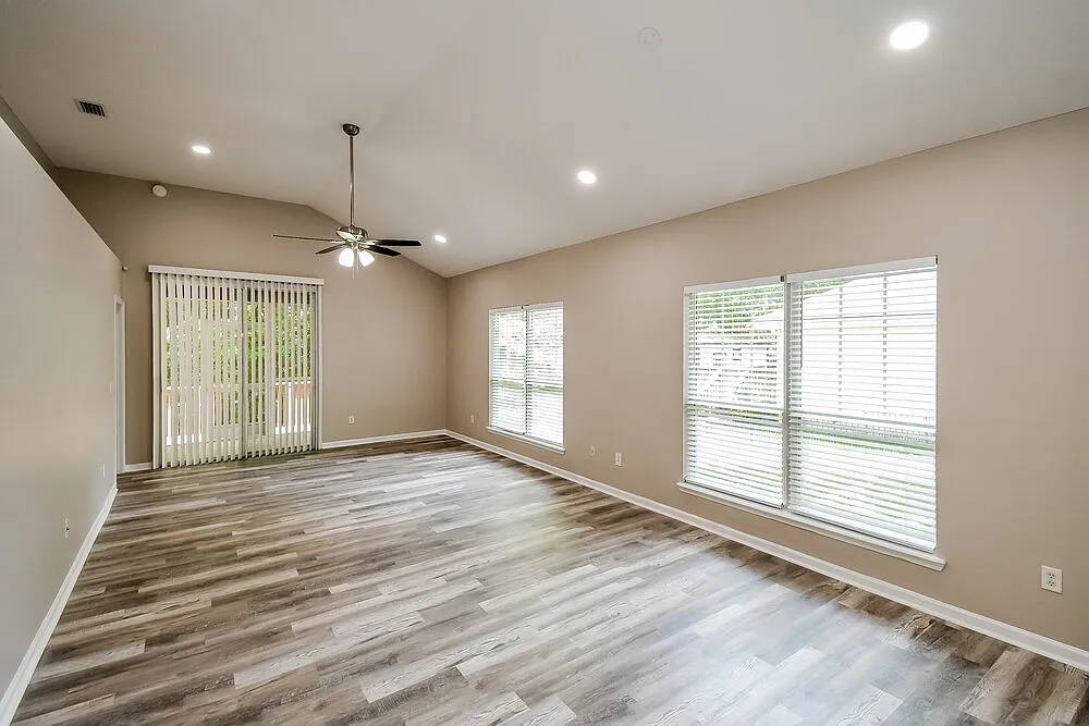 3 bed, 2.0 bath, 1616 sqft, $2,700 — Photo 4