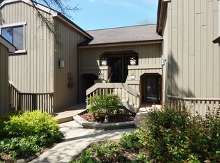 228 Hickory Ln APT A, Lake Barrington, IL