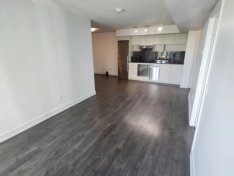 7 Mabelle Ave #1606 — Photo 8