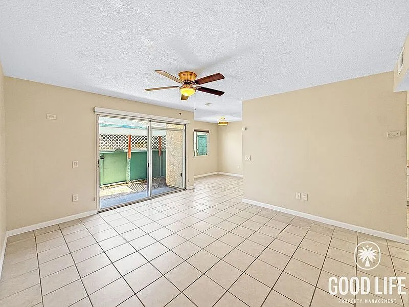 1811 E Grand Ave — Photo 1