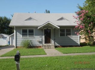 1104 W 3rd St, Coffeyville, KS 67337