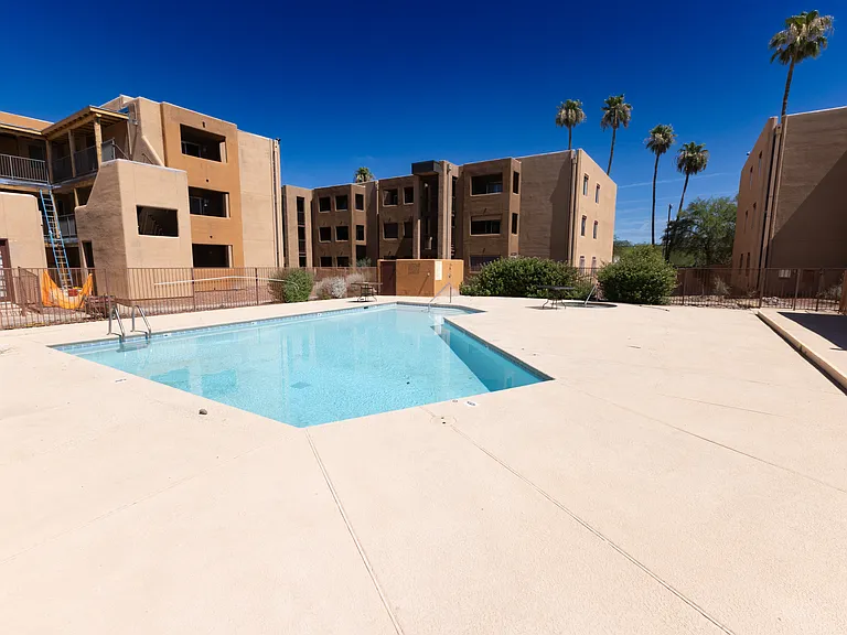 1810 E Blacklidge Dr #101 — Photo 26